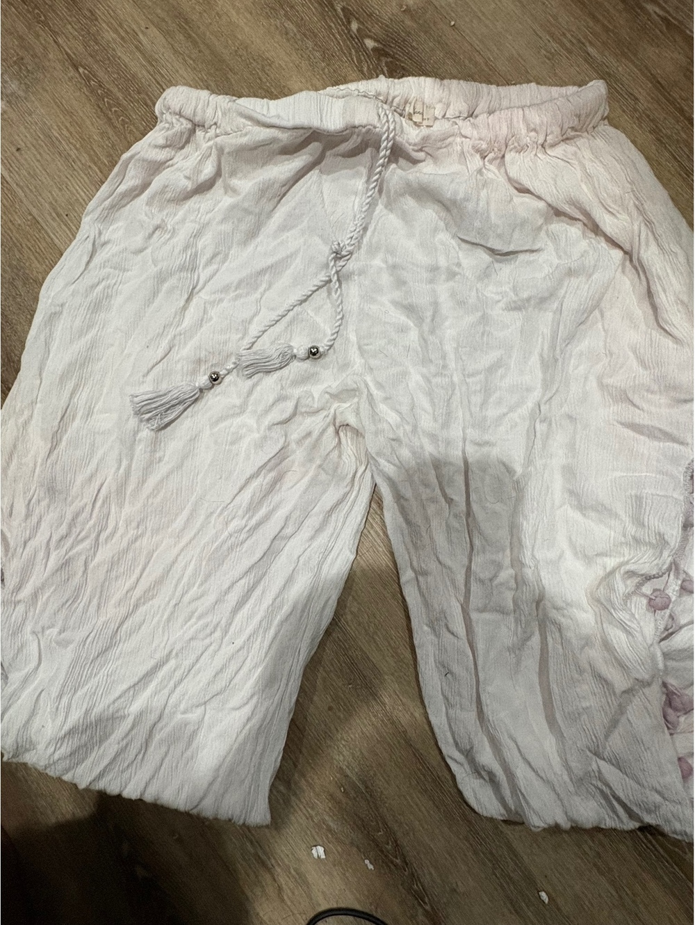 Kim Rogers white crinkle capri pants